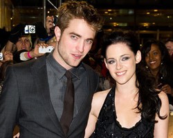 Robert Pattinson Tak Mau Lagi Tinggal Bareng Kristen Stewart