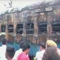 Kereta Api Terbakar di India, 32 Nyawa Melayang