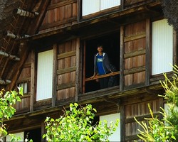 MENJAGA TRADISI JEPANG