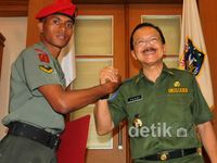 Cegah Pemerkosaan, Nicolas Dapat Piagam dari Foke