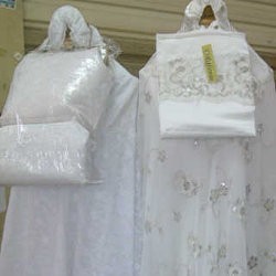 Mukena Ayu Ting Ting dan Shireen Sungkar pun Muncul di Pasar