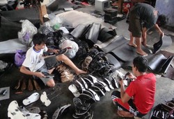 Pengrajin Sandal di Banyumas Kebanjiran Pesanan Jelang Lebaran