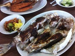 Ditonjok Kelezatan Ikan Kudu-kudu Parape dan Mi Titi Asli Makassar