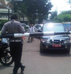 Wakil Ketua MPR Sayangkan Polri Sandera Mobil KPK