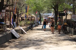 Menjadi Tamu di Negeri Sendiri