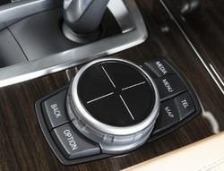 Wah! Bisa Nulis Pakai Jari di Mobil BMW