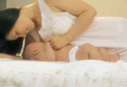 Demi ASI Eksklusif, Ibu Bekerja di Indonesia Harus Dapat Cuti 6 Bulan