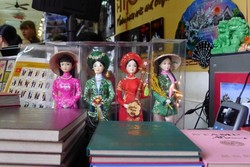 Warna-warni Aksesori dan Pajangan Khas Vietnam