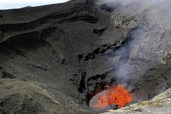 Bungee Jumping di Atas Kawah Gunung Berapi, Berani?