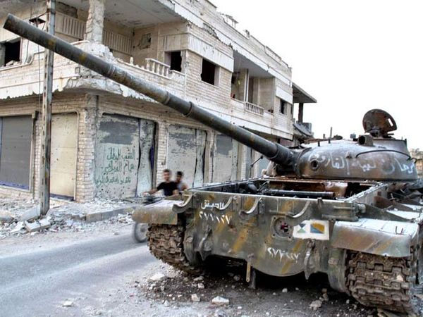 Tank-tank Baja Pemerintah Suriah Berserakan