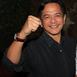 Ray Sahetapi Jadi Pelatih Bola di Film Hari Ini Pasti Menang