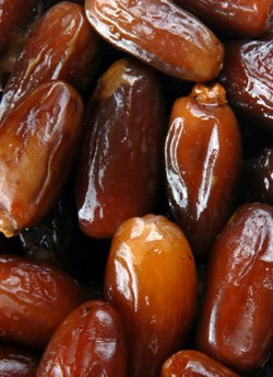 Nyam..Nyam Legit Enak Puding dan Salad Kurma!