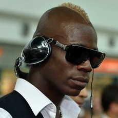 Hindari Kejaran Fans, Balotelli Ngumpet di Toilet