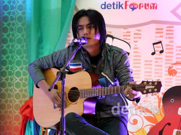 Charly #LIVECHATkustik di detikForum