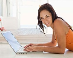 54% Wanita Menguntit Teman Kencan di Internet Sebelum Bertemu