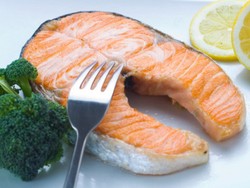 Rutin Makan Salmon Dapat Cegah Kanker Prostat