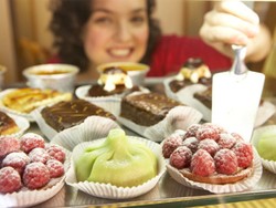 Terlalu Banyak Konsumsi Takjil Manis Bisa Sebabkan Hipoglikemia