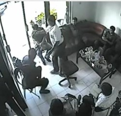 Beredar Video Pemukulan Pengusaha Simulator SIM oleh Anak Buah Irjen Djoko Susilo 