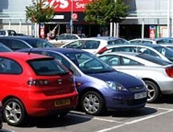 Lagi, Orangtua Tinggalkan Anaknya Kepanasan di Mobil