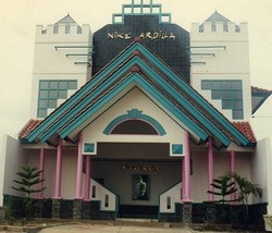 Bertemu Lady Rocker Nike Ardilla di Museum Ini