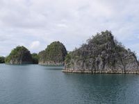 Inilah Keindahan Gugusan Pulau Kecil di Raja Ampat