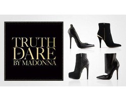 Sepatu Rancangan Madonna Lebih Laris dari Marc Jacobs