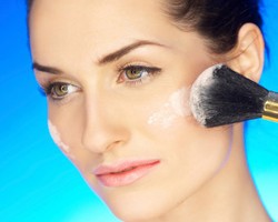 Trik Aplikasi Make-up Bagi Wanita Berkulit Gelap