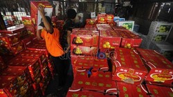 Pasar Induk Kramat Jati Dibanjiri Buah Impor