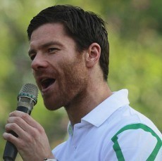 Xabi & Casillas Ternyata Juga Jago Main Baseball