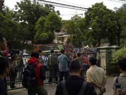  Demo Korupsi Alquran, Kantor PPP Dilempari Telur & Tomat