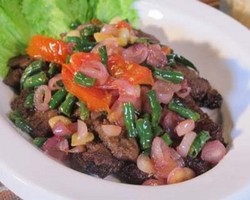 Nyam, nyam.. Renyah Pedas Daging Empal, Enak Tenan!