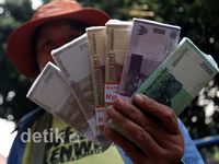 Jasa Penukaran Uang Mulai Marak
