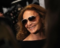Diane Von Furstenberg Desain Baju Surfing untuk Roxy