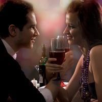 Pria Suka Amati Mulut, Wanita Lebih Suka Menatap Mata