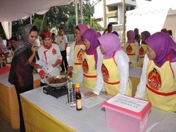 Heinz ABC Bagikan 100.000 Paket Berbuka Untuk Dhuafa