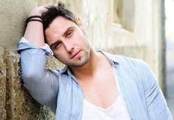 Pria Bermata Sayu Cenderung Kurang Dipercaya