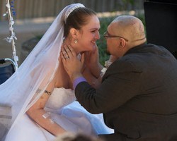  Mengharukan, Wanita Ini Dinikahi Kekasihnya 2 Hari Sebelum Operasi Otak