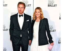 Tampil Kasual & Tetap Stylish Selama Hamil Ala Drew Barrymore