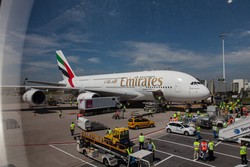 Emirates Terbangkan Jumbo Jet A380 ke Amsterdam