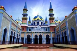 Pesona Negeri 1.001 Malam di Masjid Agung Tuban