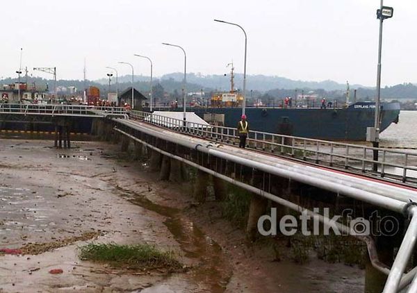 Kapal LCT BBM Meledak, 2 Orang Tewas