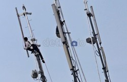 Lelang 3G Tak Kejar Tayang Lebaran