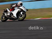 Ngebut Pakai Ninja di Sentul