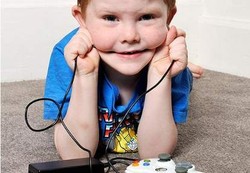 Bocah Listrik, Hobi Makan Kabel dan Charger Ponsel