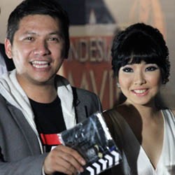 Gading & Gisel Merasa Lebih Mesra Saat Naik Motor