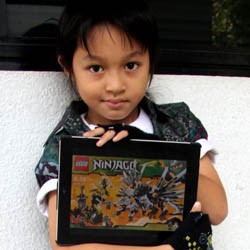 Si Cilik Keisha Sudah Bisa Beli iPad Sendiri
