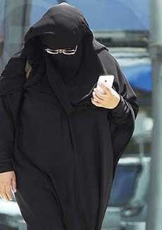 Melanggar Norma, Cara Berpakaian Warga UEA Selama Ramadan Diprotes