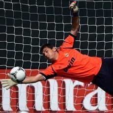 Casillas Dijagokan Raih Ballon dOr, Valdes Ikut Bangga