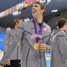 Phelps Akhiri Karier dengan Medali Emas