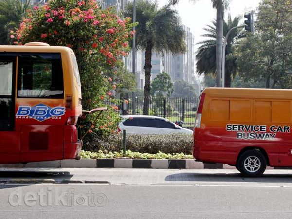 Bus TransJ Mogok di Bundaran Bank Indonesia